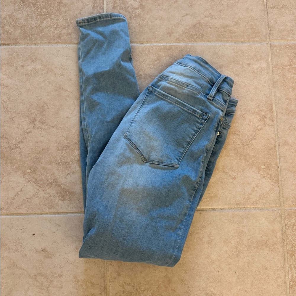 Frame Women's Le One Light Wash Blue Jeans- Size 2